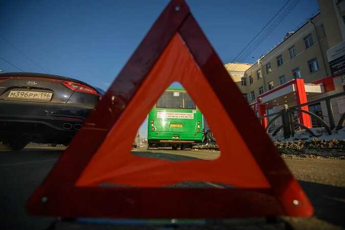 Пассажирский автобус с людьми попал в ДТП на юго-востоке Москвы