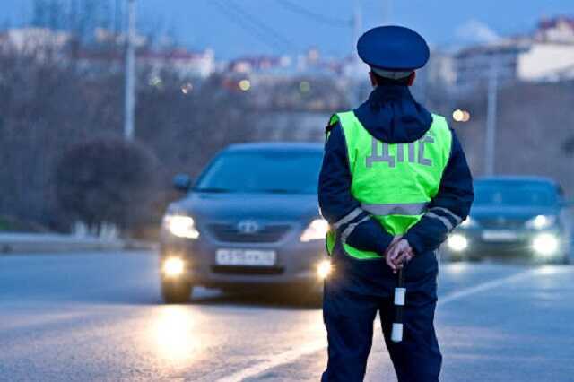 Водитель предъявил обвинение сотрудникам ГАИ в краже денег и пива