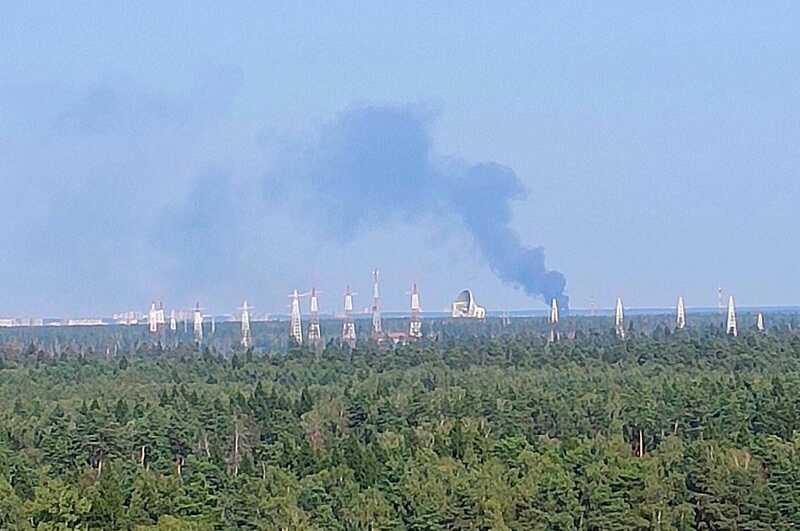 Возле военного аэродрома Чкаловский в Подмосковье начался пожар