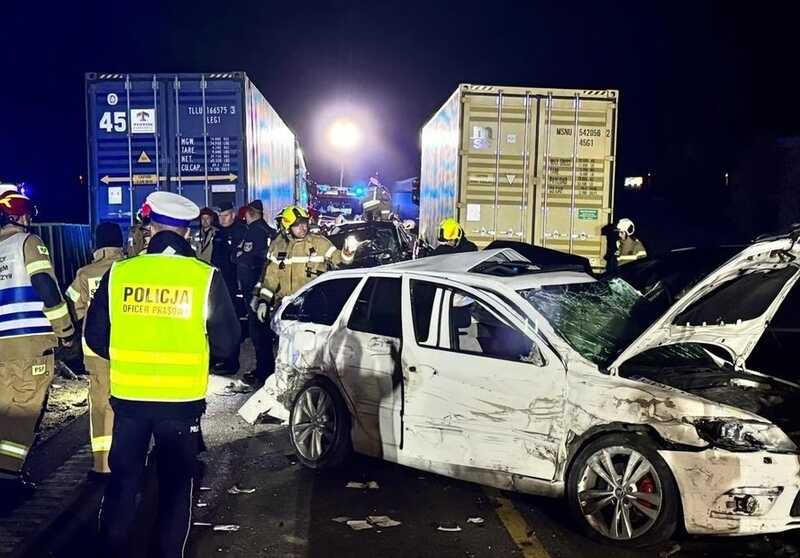 В Польше недалеко от Гданьска произошло серьёзное дорожно-транспортное происшествие, в котором погибли дети